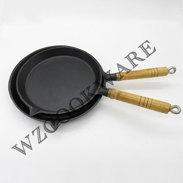 Cast Iron Skillet with Wooden Handle